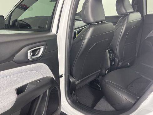 New 2025 Jeep Compass Latitude image 23