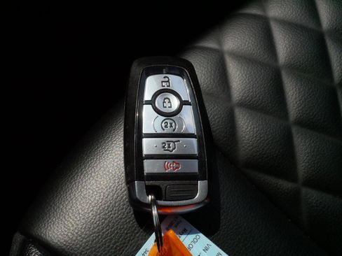 Used 2024 Ford Edge Titanium AWD/4WD image 31