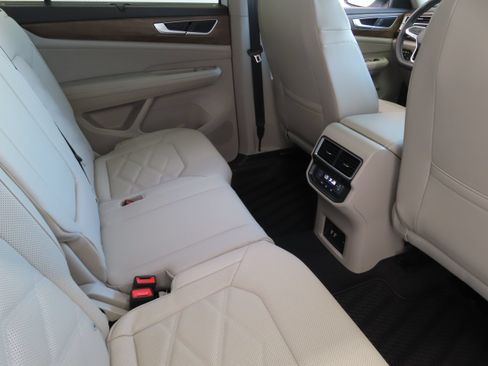 New 2026 Volkswagen Atlas SE FWD image 25