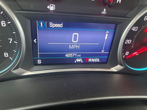 Used 2020 Chevrolet Equinox LT w/ Driver Convenience Package FWD image 22