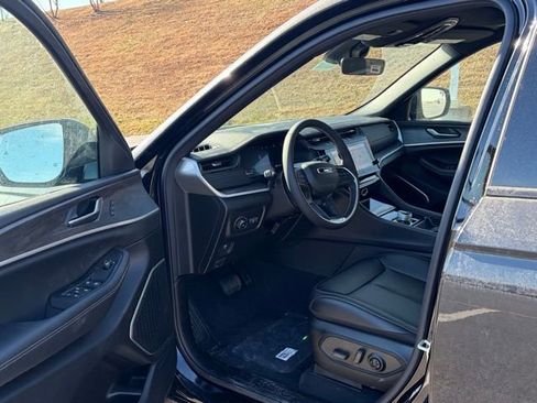 New 2026 Jeep Grand Cherokee Limited w/ Limited Altitude Package AWD/4WD image 15