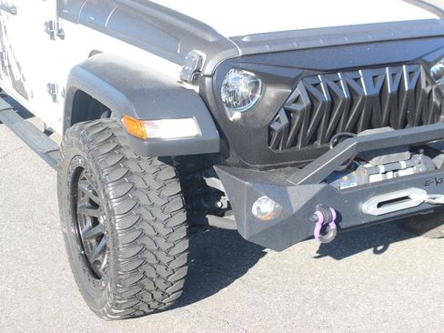 Used 2020 Jeep Gladiator Sport AWD/4WD image 9