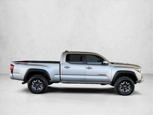 Used 2019 Toyota Tacoma TRD Off-Road w/ Technology Package AWD/4WD image 4
