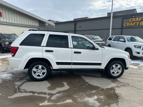 Used 2006 Jeep Grand Cherokee Laredo image 2