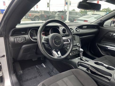 Used 2019 Ford Mustang Coupe RWD image 12