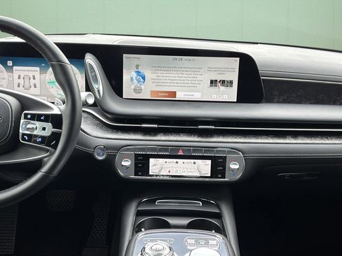 Used 2024 Genesis G90 3.5T image 22