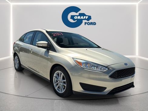 Used 2017 Ford Focus SE FWD image 4