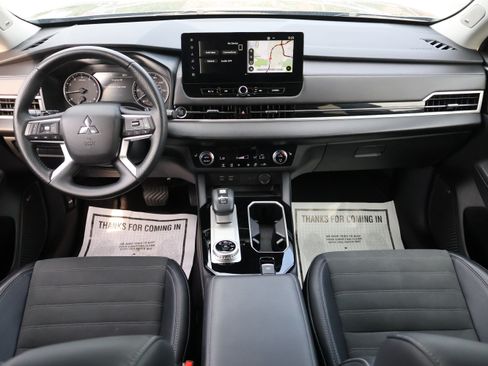 Used 2025 Mitsubishi Outlander SE FWD image 12