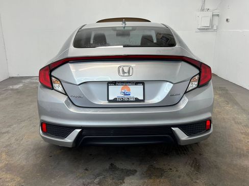 Used 2017 Honda Civic Touring image 5