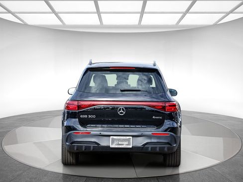 Used 2024 Mercedes-Benz EQB 300 4MATIC image 3