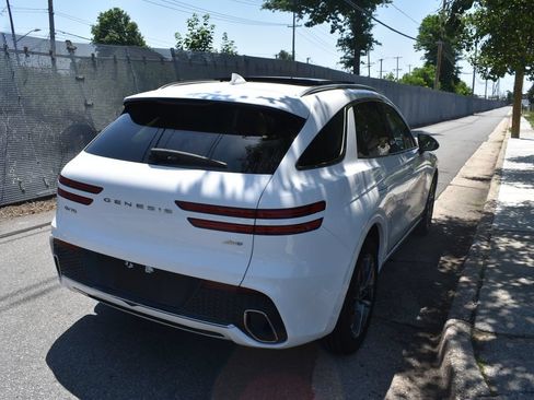 Used 2022 Genesis GV70 2.5T w/ Select Package AWD/4WD image 6