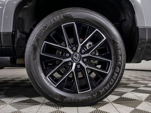 Used 2024 Lexus GX 550 w/ Accessory Package (31) AWD/4WD image 45