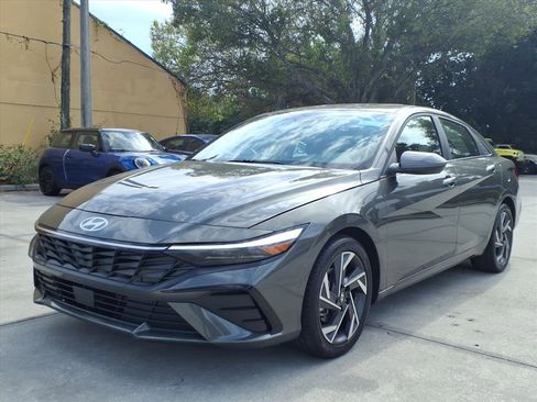 Used 2025 Hyundai Elantra SEL image 38