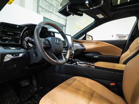 Used 2024 Lexus RX 350 Premium Plus w/ Convenience Package image 11