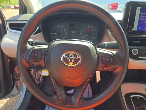Used 2025 Toyota Corolla LE image 7