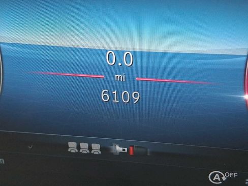 Used 2026 Mercedes-Benz GLB 250 4MATIC image 15