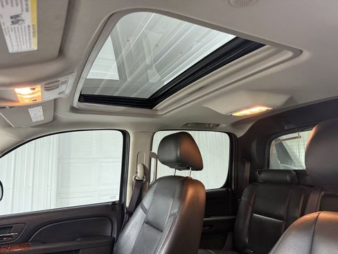 Used 2013 Chevrolet Avalanche LTZ image 13