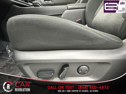 Used 2024 Nissan Rogue SV image 18