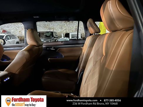 Used 2022 Toyota Highlander Platinum FWD image 15