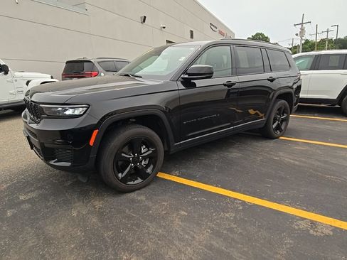 Used 2023 Jeep Grand Cherokee L Laredo AWD/4WD image 5