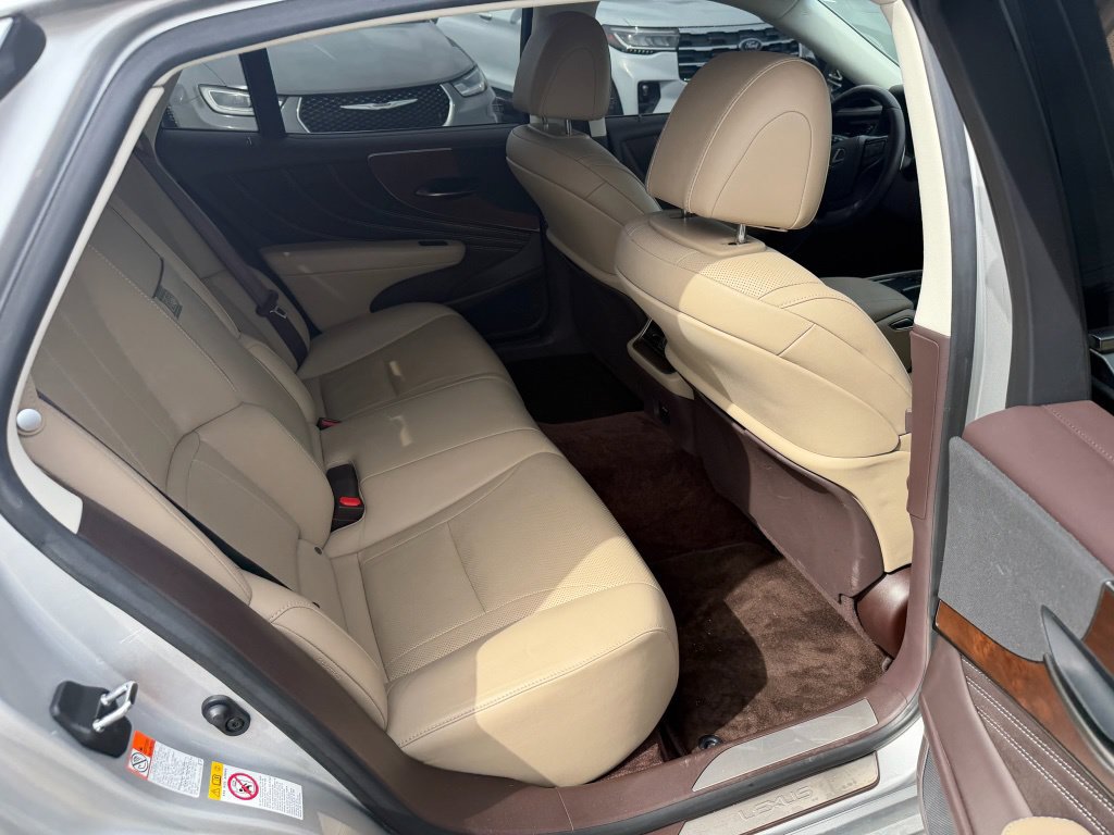 Used 2018 Lexus LS 500 w/ Accessory Package (Z1) RWD image 15