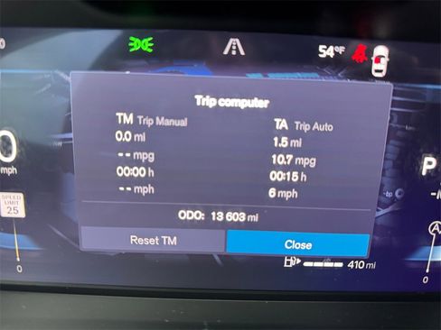 Certified 2025 Volvo XC40 B5 Core image 22