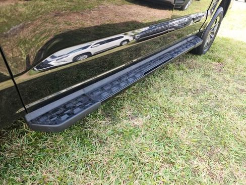 Used 2023 Ford F150 Lightning Lariat image 8