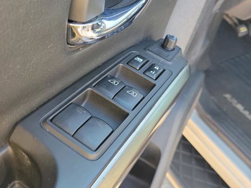 Used 2015 Nissan Armada SV w/ SV Driver Package image 18