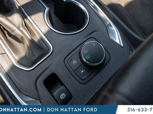 Used 2023 Chevrolet Traverse LT AWD/4WD image 11