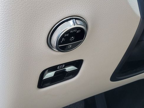Used 2023 Mercedes-Benz GLC 300 4MATIC image 11