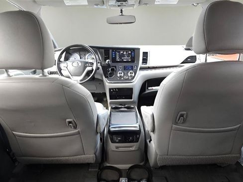 Used 2017 Toyota Sienna XLE Premium w/ Outdoor Package AWD/4WD image 26