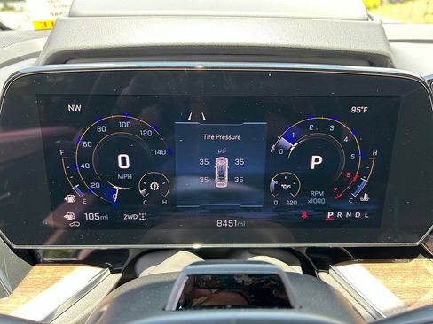 Used 2025 Chevrolet Tahoe High Country AWD/4WD image 32
