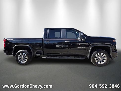 Used 2024 Chevrolet Silverado 2500 Custom w/ Custom Value Package image 7