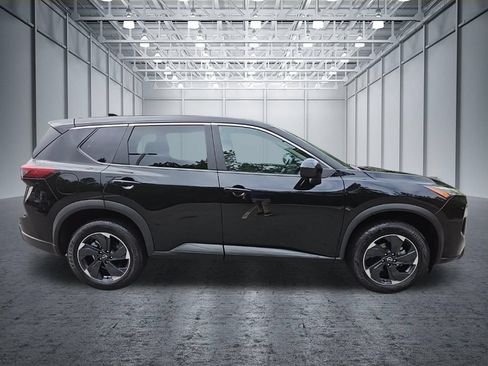 Certified 2025 Nissan Rogue SV FWD image 10