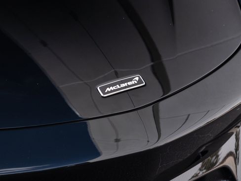 Used 2023 McLaren Artura RWD image 16