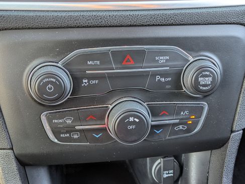 Used 2020 Dodge Charger SXT image 23