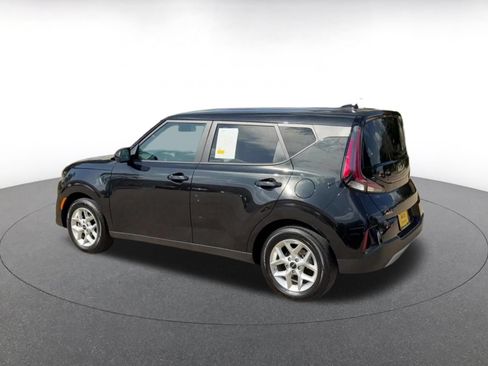 Used 2025 Kia Soul LX w/ LX Technology Package FWD image 9