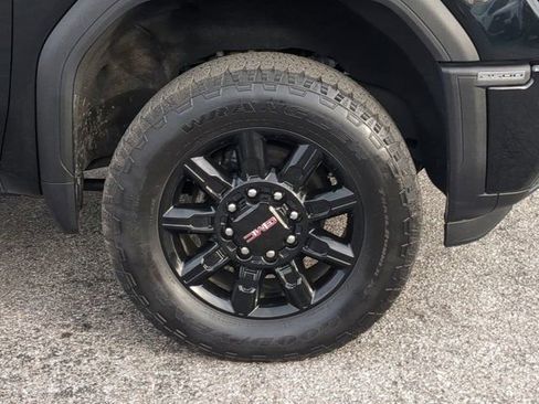 Used 2025 GMC Sierra 2500 AT4 image 10