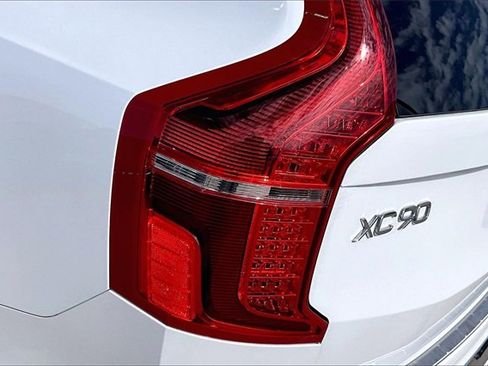 Used 2024 Volvo XC90 B5 Core w/ Protection Package Premier image 32