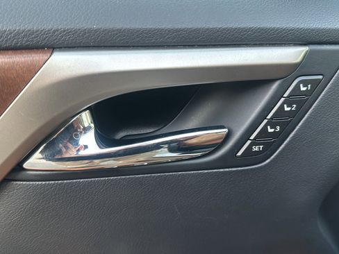 Used 2022 Lexus RX 350L Premium image 17