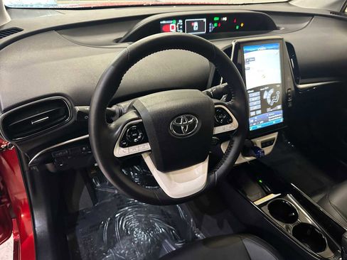 Used 2019 Toyota Prius Prime Premium image 2