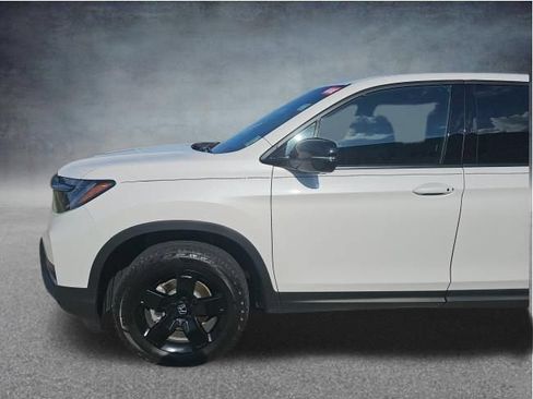 Used 2025 Honda Ridgeline Black Edition image 11