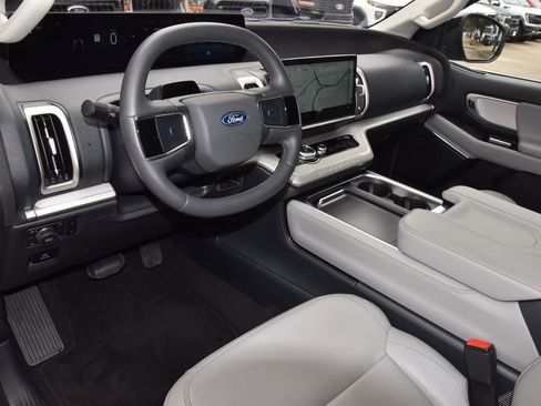 Certified 2025 Ford Expedition Active image 35