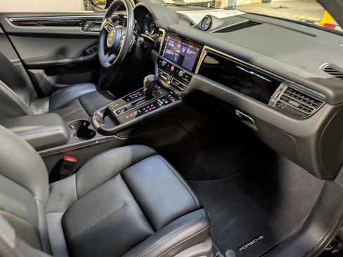 Certified 2024 Porsche Macan image 25