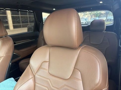 Certified 2022 Kia Telluride SX w/ SX Prestige Package AWD/4WD image 9