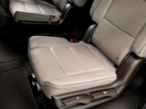 Used 2023 GMC Yukon XL SLT w/ SLT Luxury Package AWD/4WD image 56