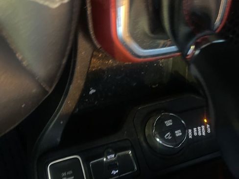 Used 2019 Jeep Renegade Trailhawk image 21