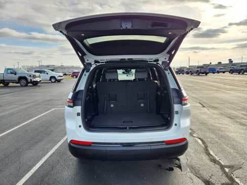 Used 2023 Jeep Grand Cherokee L Laredo image 10