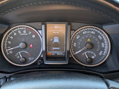 Certified 2022 Toyota Tacoma TRD Off-Road AWD/4WD image 19