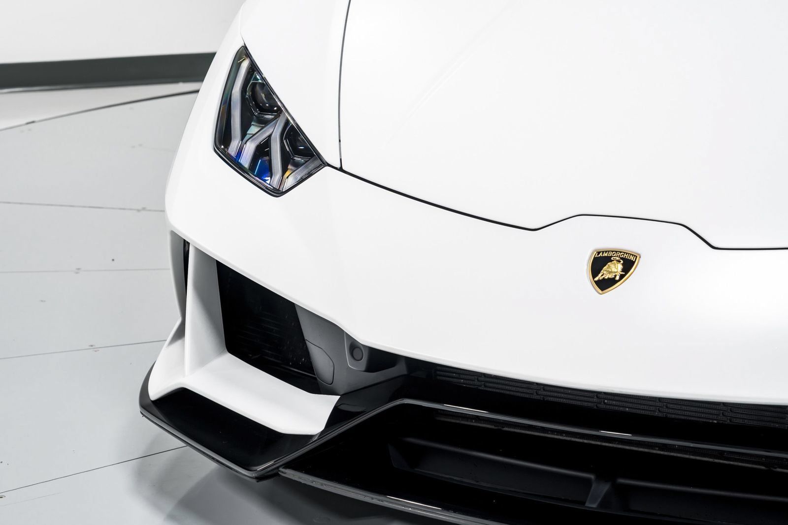 Used 2022 Lamborghini Huracan EVO AWD/4WD image 40